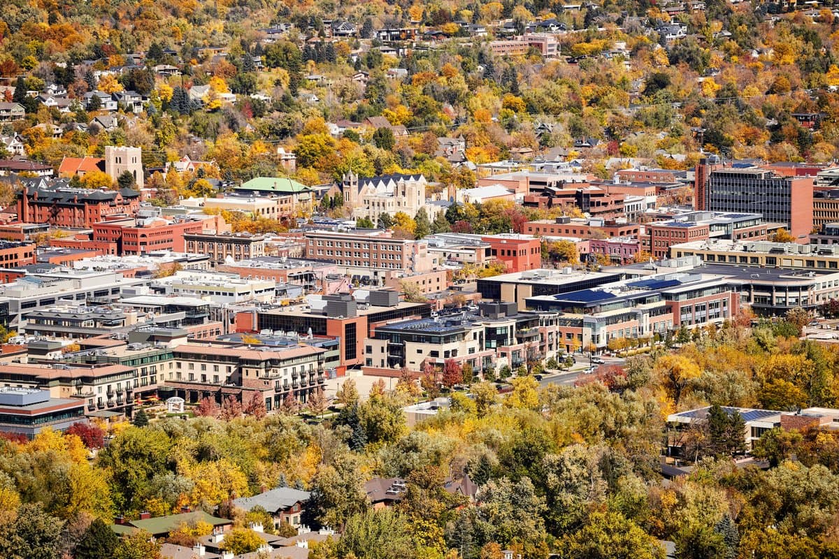 The Complete Guide to Restaurant Payroll in Colorado
